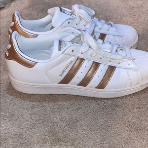 NWOT adidas superstars runs .5 big size 8.5
